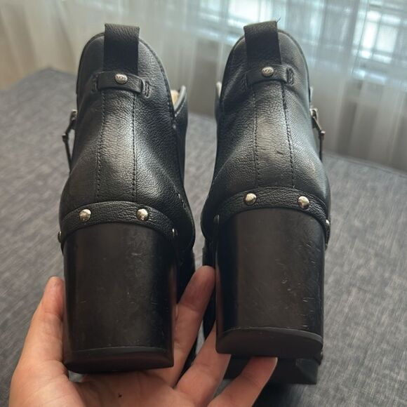 UGG Women's Cam II Leather and Sheepskin Booties Sz 10 - Picture 12 of 15
